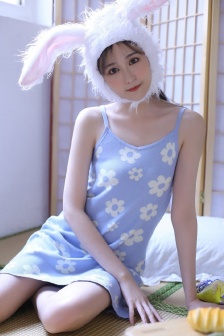不扣钮女孩